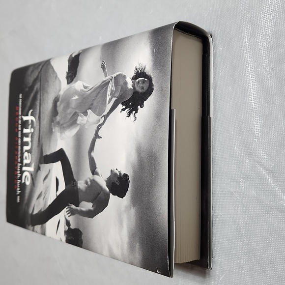 Finale, By: Becca Fitzpatrick - Picture 3 of 7